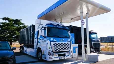 Hyundai launches the XCIENT FCEV Ampliroll in France