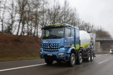 Wörth preview: TruckStop behind the wheel of the future Mercedes, between the Mercedes-Benz eArocs 400 and the second-generation Mercedes-Benz Actros H2