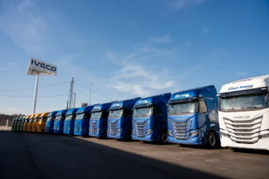 Iveco livre 400 S-Way à trois transporteurs espagnols