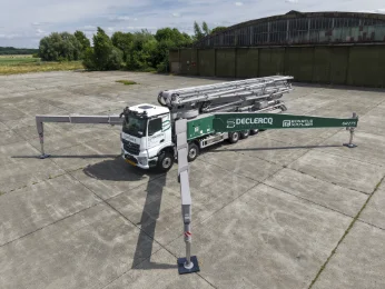🚧 Une pompe à béton géante sur Mercedes-Benz Trucks Arocs 7 essieux
