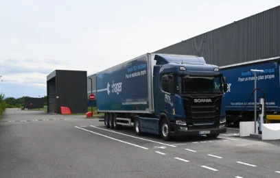 Erinion France livre sa première station de recharge pour camions électriques chez Hager Group !