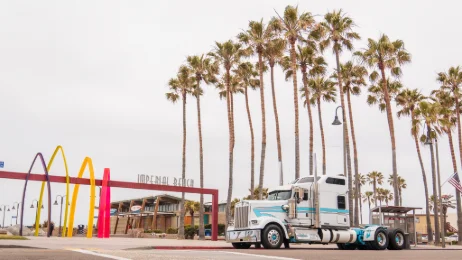 ROUTIER AUX USA : au volant d’un mythique Kenworth W900L !